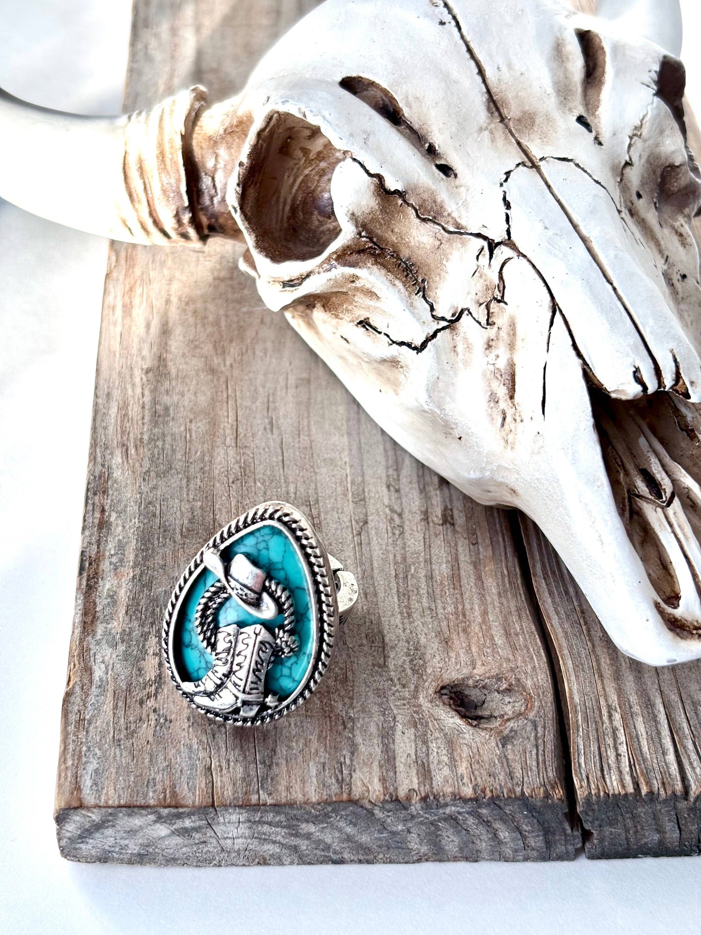 Western Style Turquoise Stone Pendant Stretch Ring