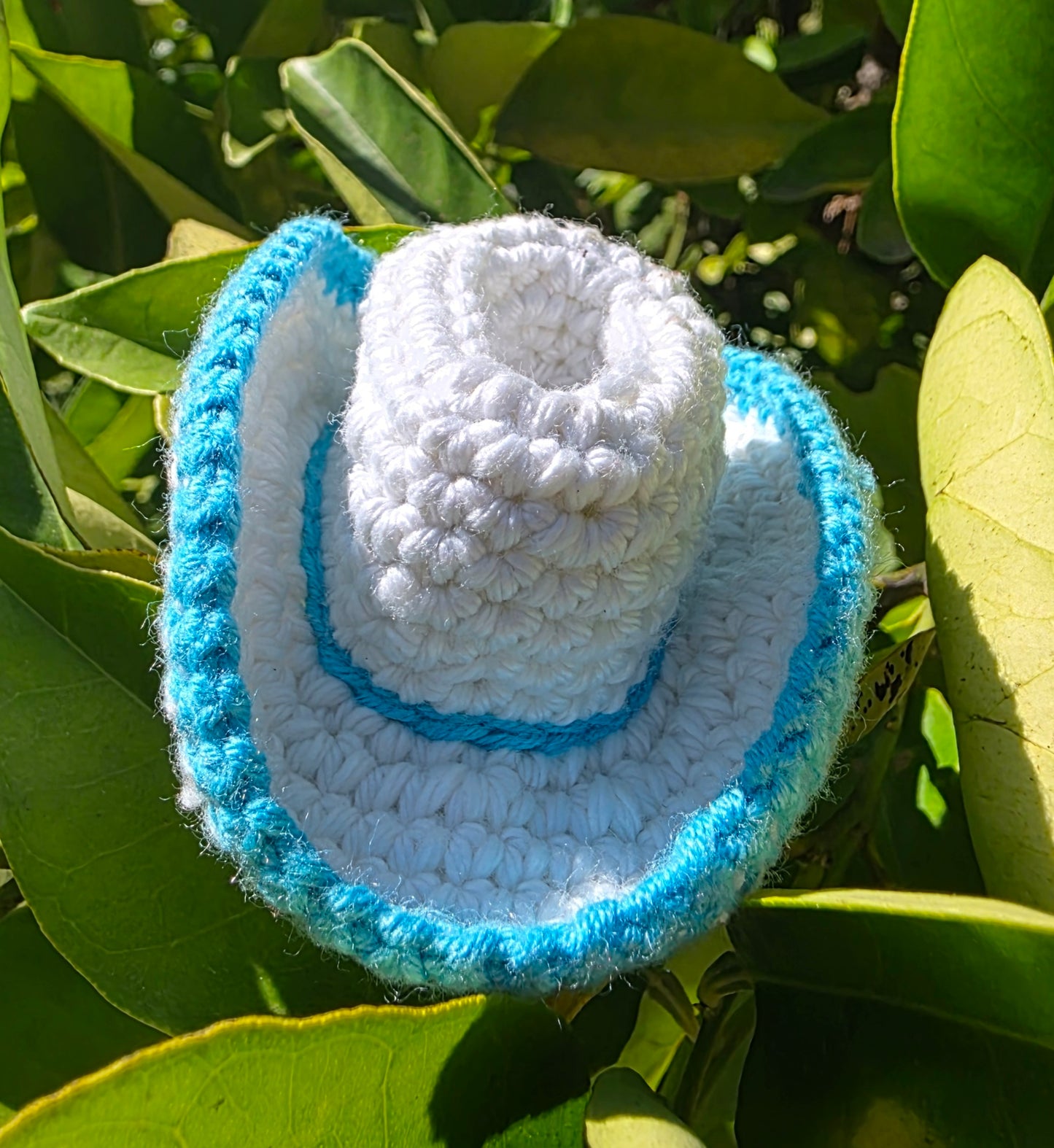 GLOW IN THE DARK HANDMADE CROCHET COWBOYHAT KEY CHAIN BLUE