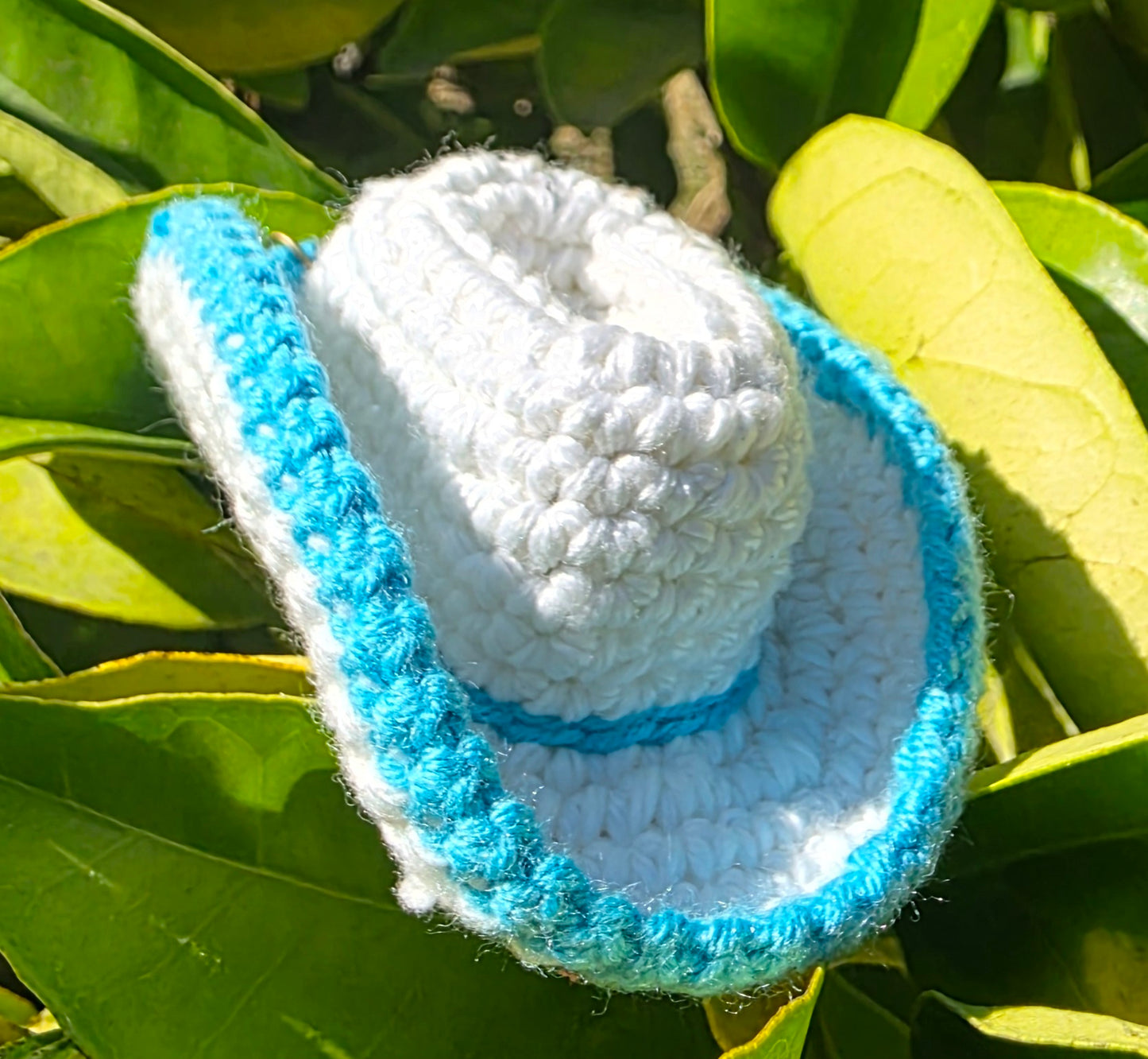 GLOW IN THE DARK HANDMADE CROCHET COWBOYHAT KEY CHAIN BLUE