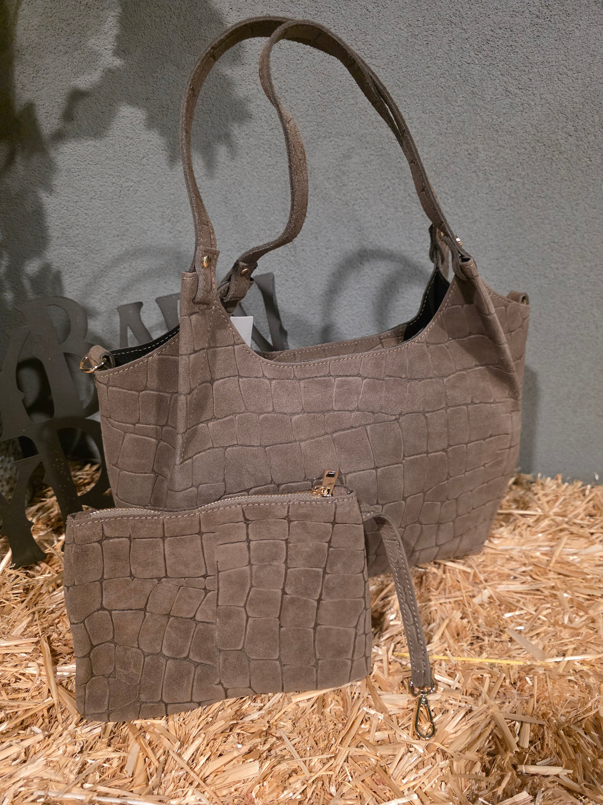 ITALIAN LEATHER CROC-EMBOSSED SHOLDER TOTE